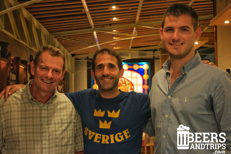 Con Christian Jardel y Alejandro en la cervecería Las Cervezas del Mercado