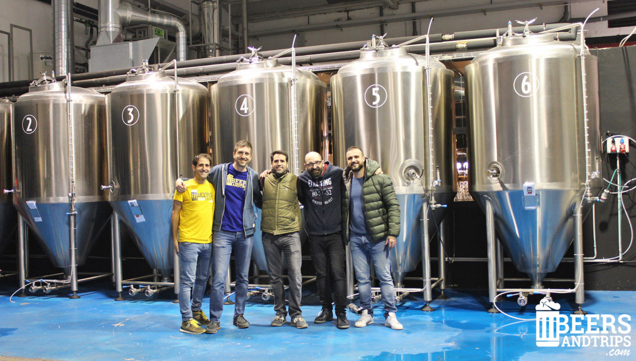 El equipo de Beers and Trips con los chicos de Catalan Brewery