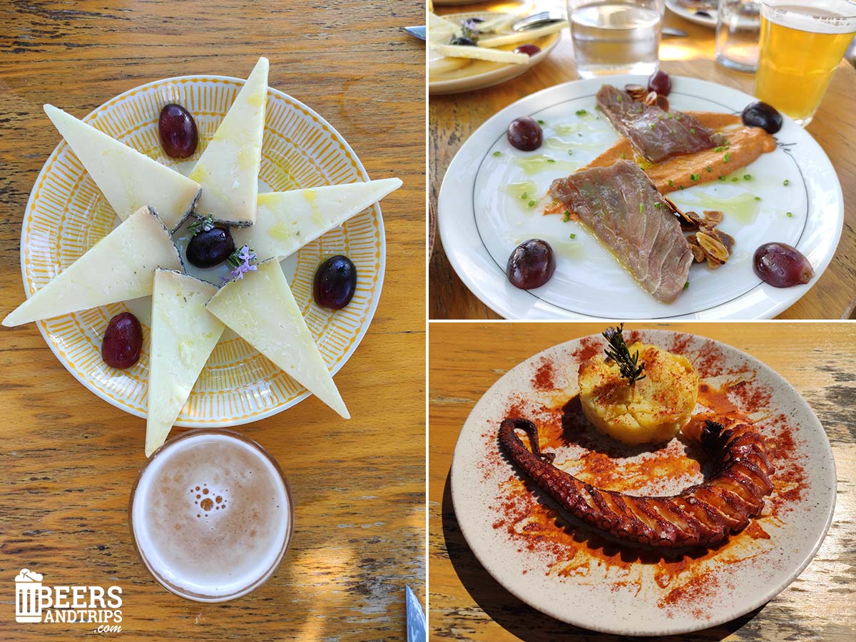 Platos de comida en el Jardín de Ruben's Beer