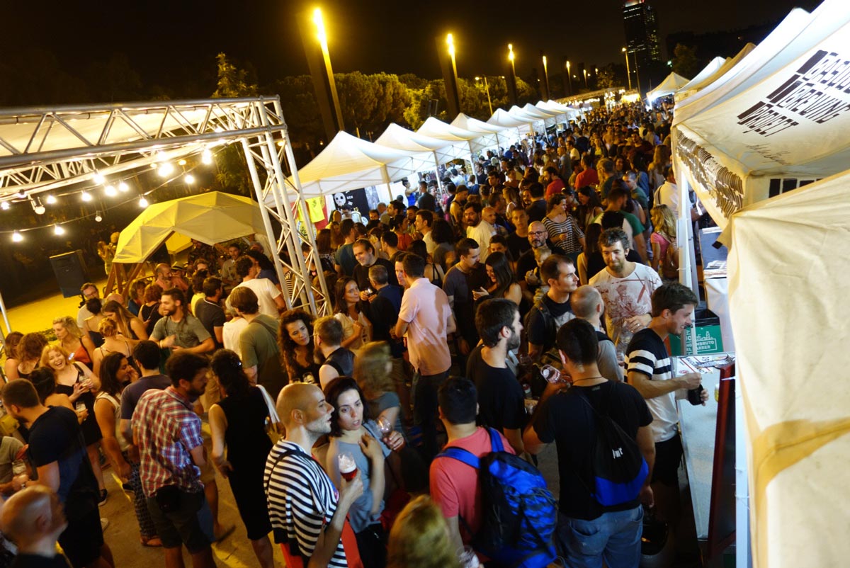 Ambiente en la Fira de Cervesa Artesana del Poblenou