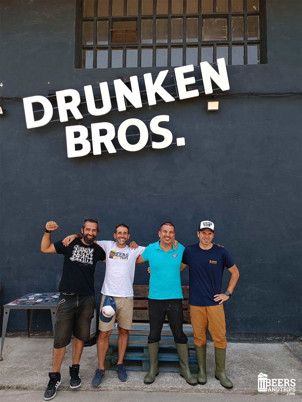 Equipo de Drunken Bros recibiendo a Aitor de BeersandTrips