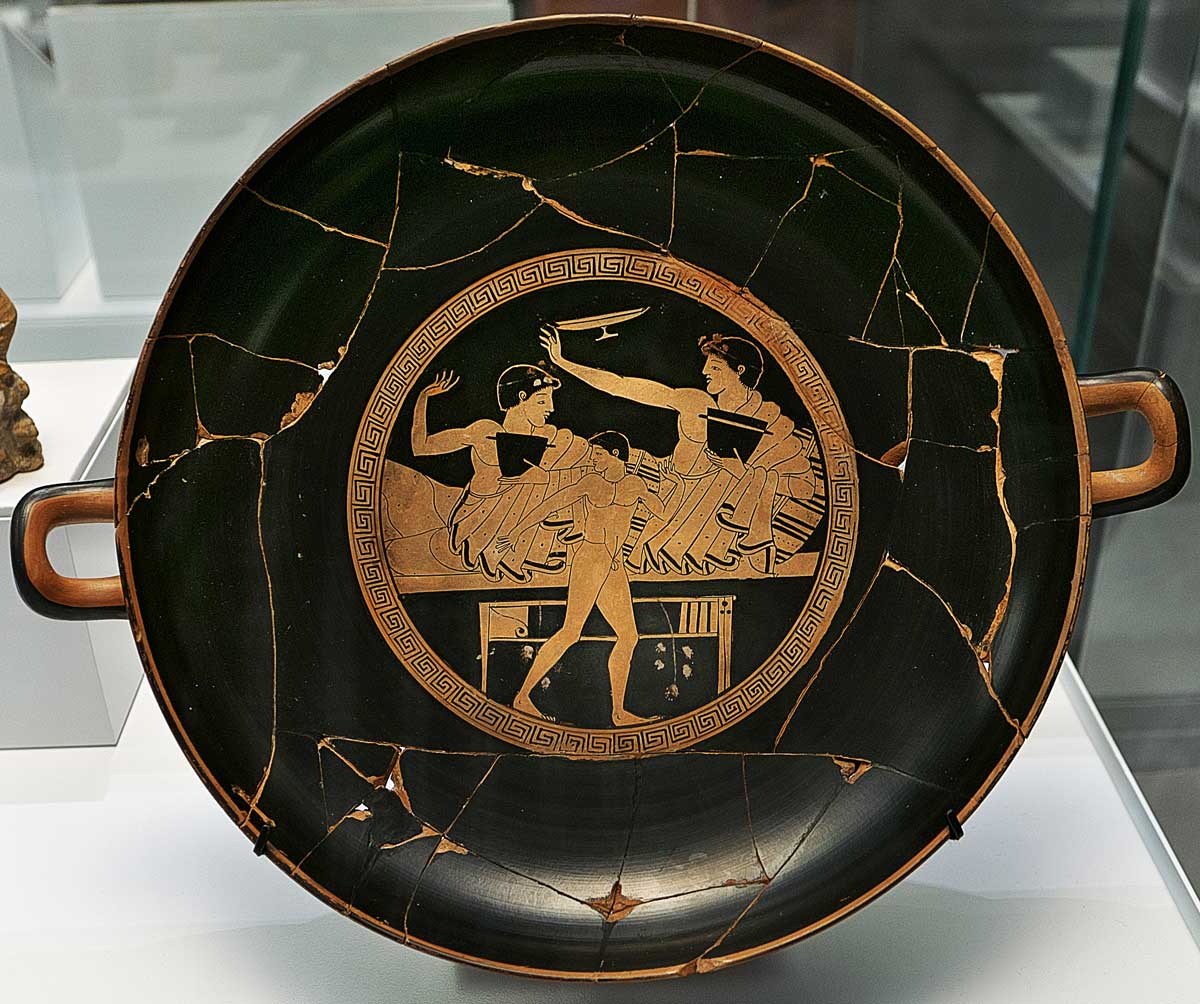Plato de cerámica con el dibujo del juego de Kottabos